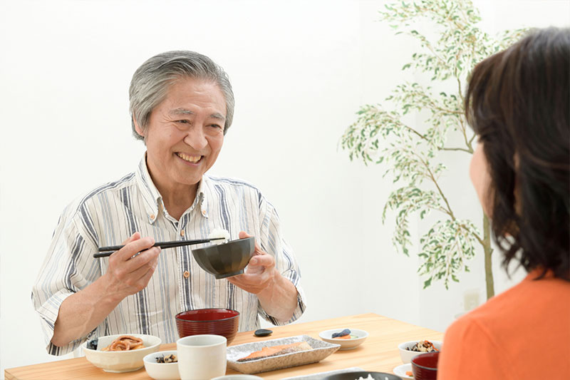 シニアの方へ。いつまでも噛める喜びを続けるために